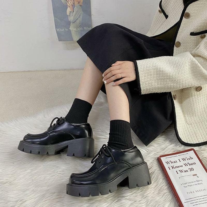 Chic Dark Academia Platform Shoes for a Stylish Y2K-Inspired Look