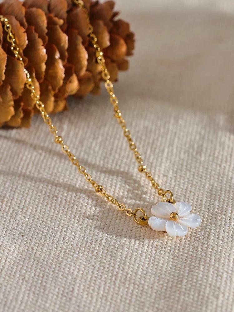 Chic Y2K Flower Necklace: Trendy Gold Accessory for Summer Outfits & Aesthetic Looks