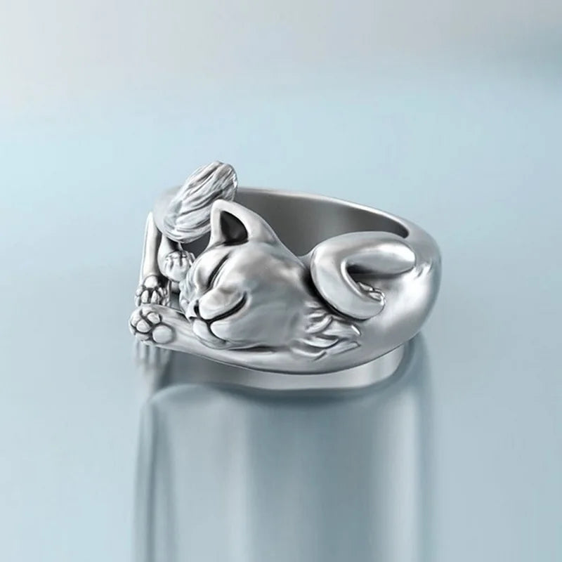 Chic Y2K-Inspired Sleeping Cat Ring with Gold Accents for Trendy Aesthetic Lovers