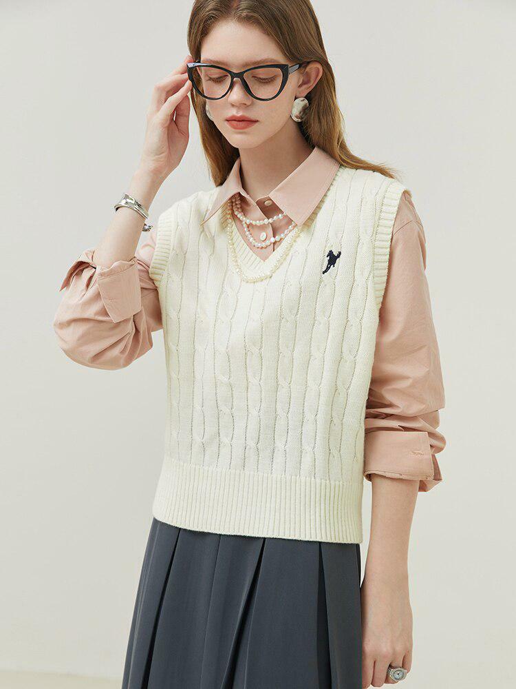 Chic Y2K Sweater Vest: Vintage-Inspired Layering Essential for Effortless Style