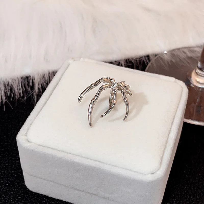 Gothic Spider Earcuff: Y2K Grunge Aesthetic Jewelry for Bold Fashion Statements