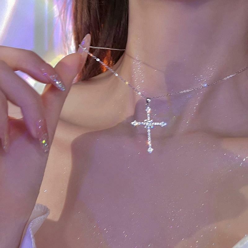 Sparkle Cross Necklace: Y2K-Inspired Jewelry for a Chic, Aesthetic Look