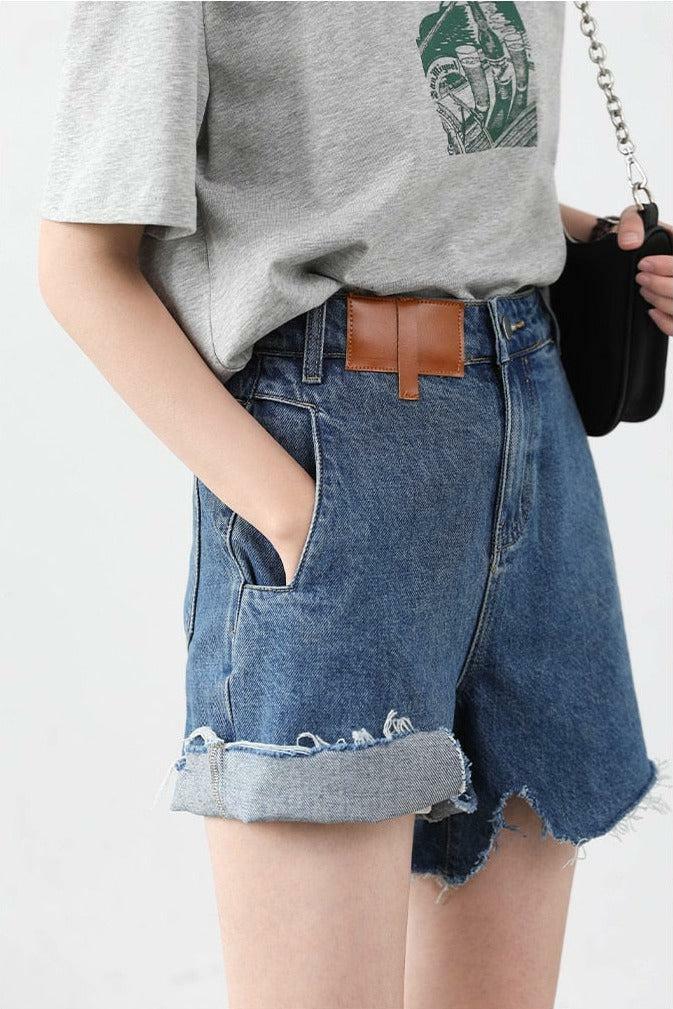 Trendy Distressed Jean Shorts for Y2K Summer Vibes and 90s Grunge Aesthetic