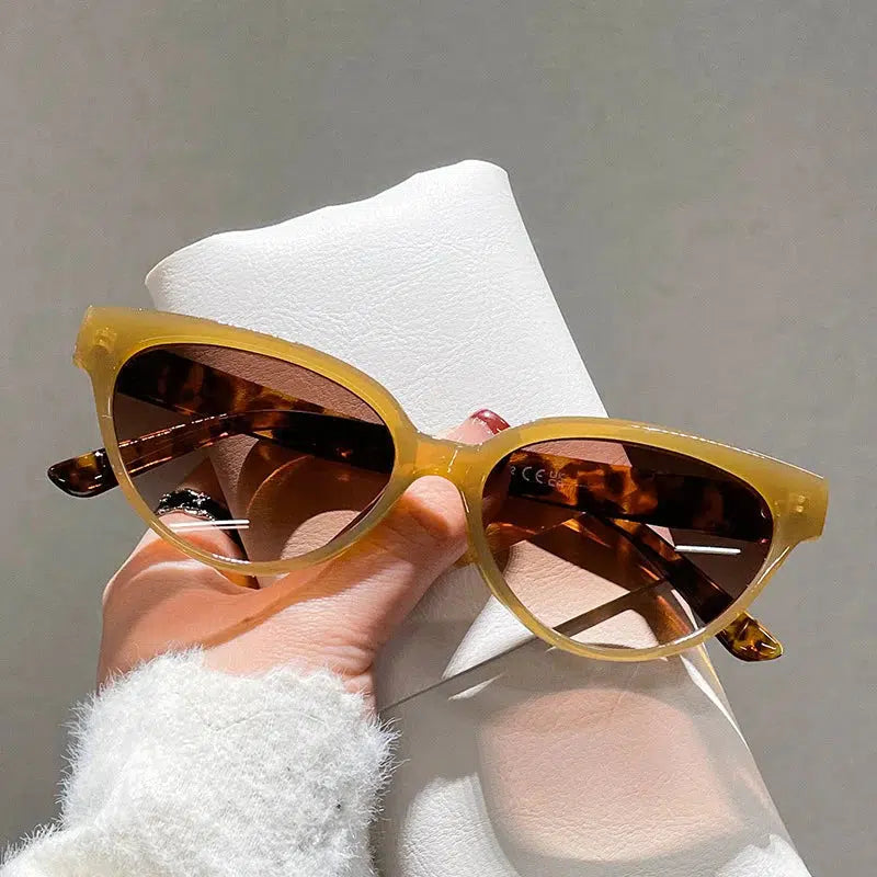 Trendy Y2K Cat Eye Sunglasses for a Chic Summer Look – Perfect for 90s and Grunge Aesthetics