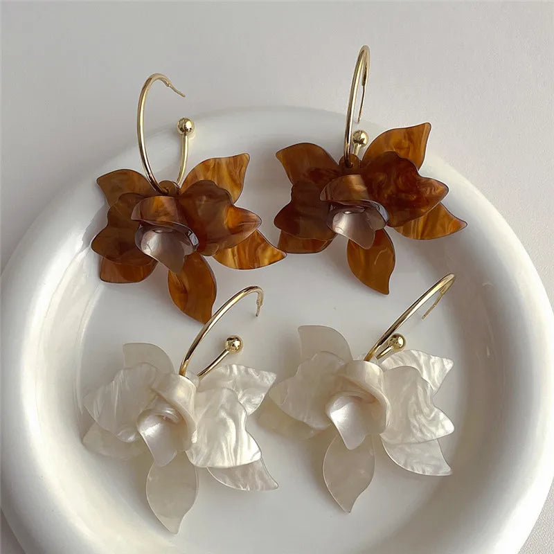 Trendy Y2K Flower Hoop Earrings for a Chic Grunge Aesthetic and Summer Vibes