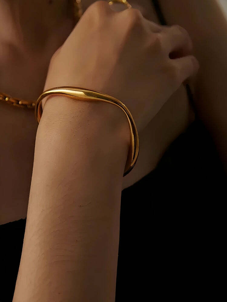 Trendy Y2K Gold Bangle Bracelet - Perfect for 90s Aesthetic and Summer Outfits