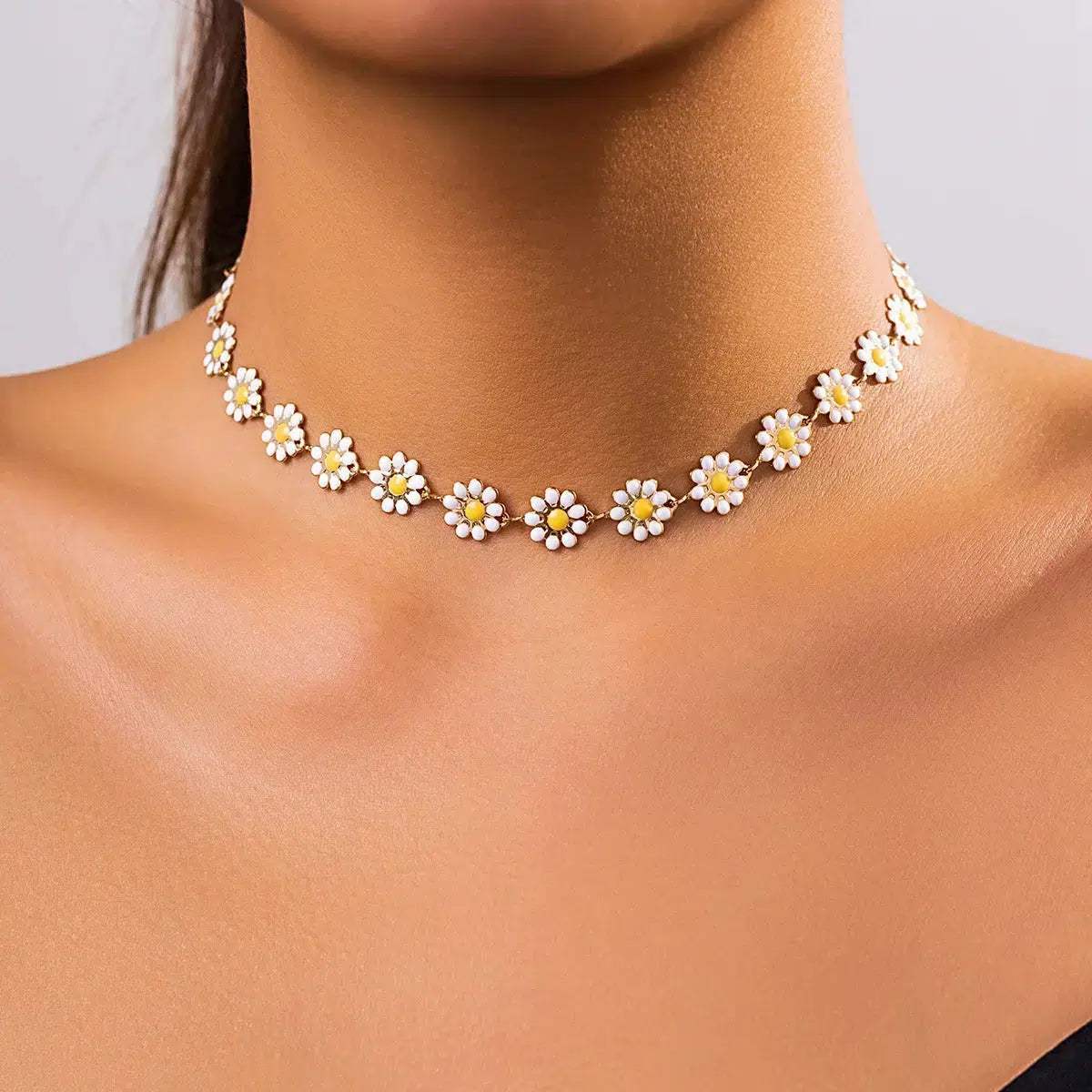 Y2K Aesthetic Daisy Choker Necklace - Trendy Floral Jewelry for Summer Outfits & Festivals