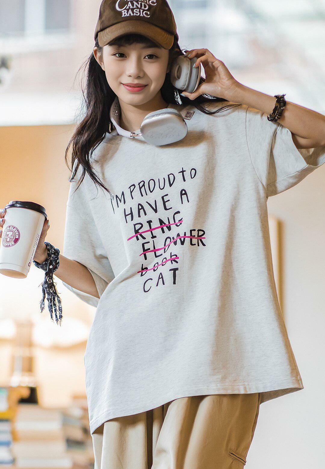 Y2K Aesthetic 'Proud Cat Mom' Tee - Trendy Grunge Style for Cat Lovers