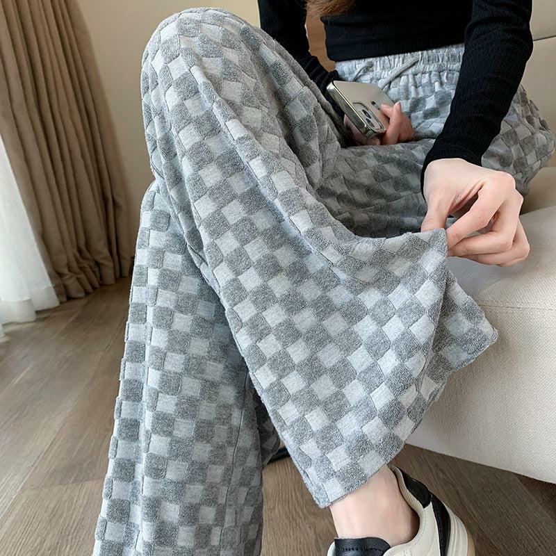 Y2K Checkered Cargo Sweatpants for Trendy Grunge and 90s-Inspired Summer Outfits