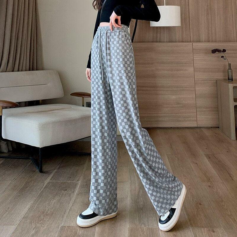 Y2K Checkered Cargo Sweatpants for Trendy Grunge and 90s-Inspired Summer Outfits