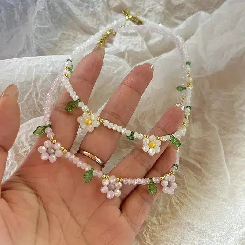 Y2K-Inspired Daisy Necklace: Trendy Floral Jewelry for Summer Aesthetic Outfits