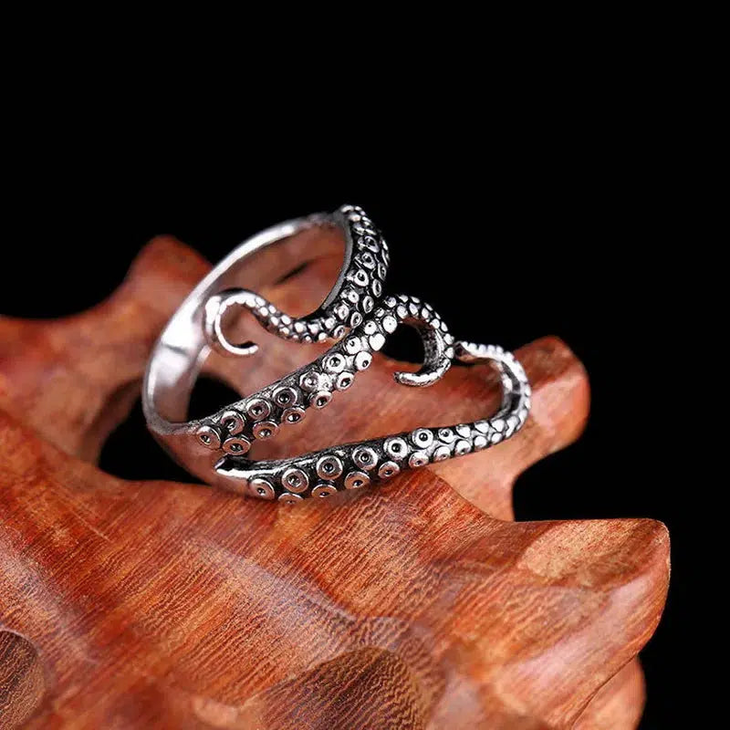 Y2K-Inspired Octopus Ring: Trendy Statement Jewelry for a Unique Summer Look