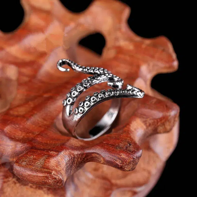 Y2K-Inspired Octopus Ring: Trendy Statement Jewelry for a Unique Summer Look