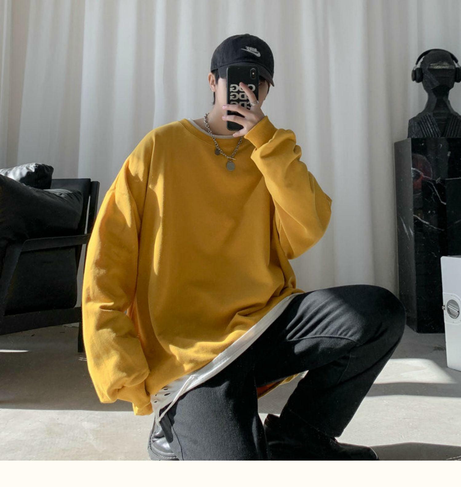 Y2K-Inspired Oversized Sweatshirt for Effortless Grunge Aesthetic and Cozy Style