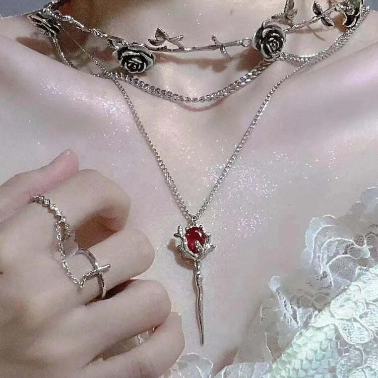 Y2K-Inspired Rose Shaped Stoned Necklace for a Chic Coquette Aesthetic Look